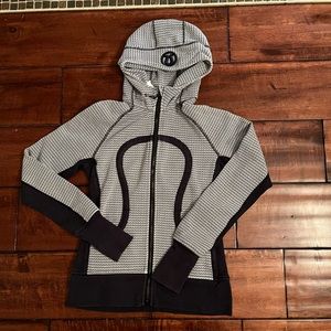 Lululemon size 6 scuba sweatshirt navy